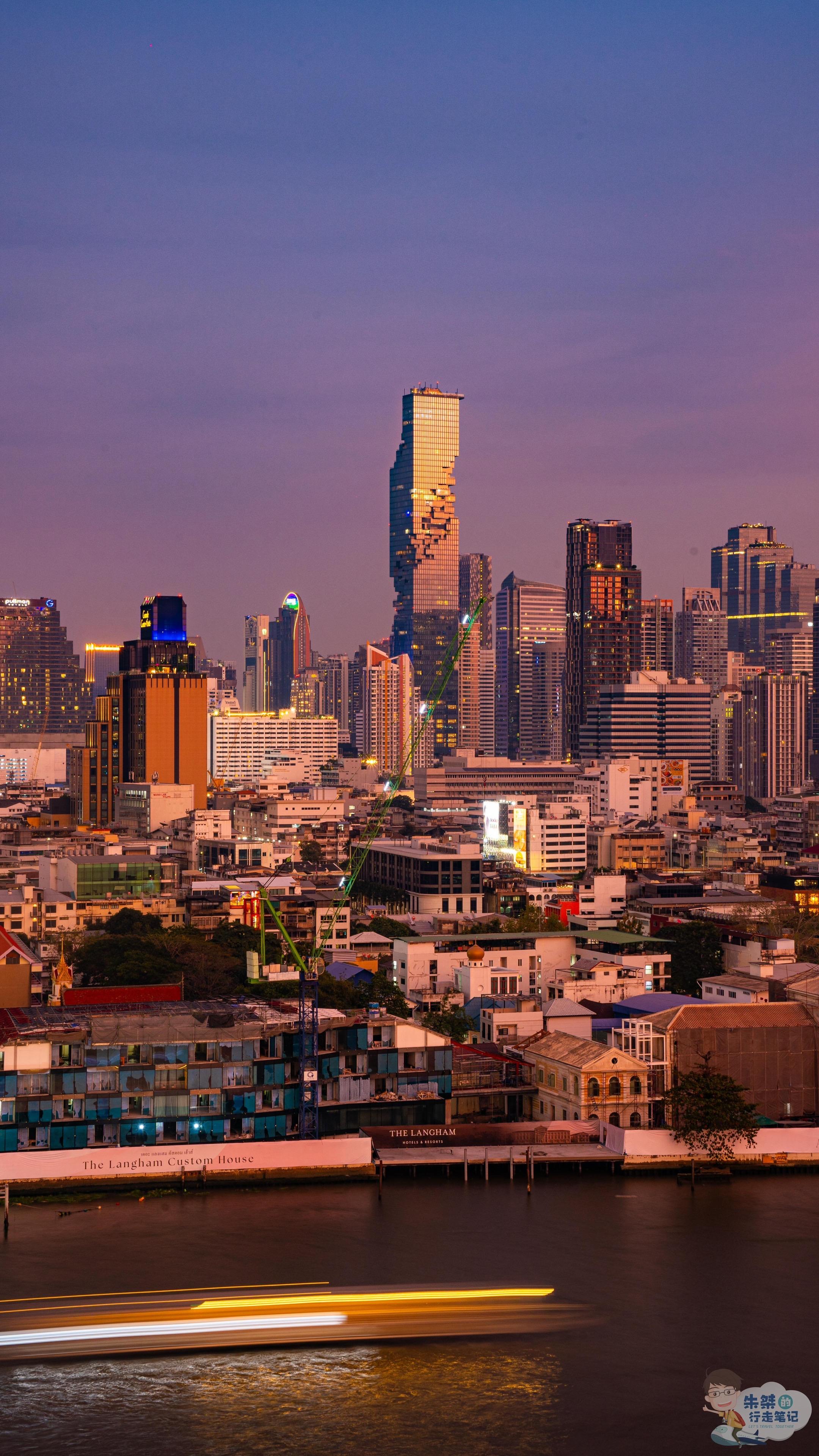 曼谷像素大厦神仙机位，摄影小白随手出大片。    曼谷的繁华，在其摩天...