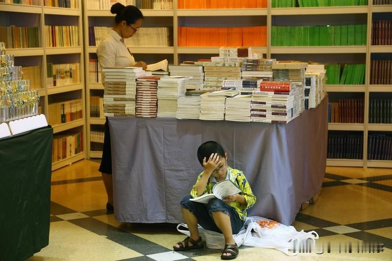 在我看来，读书的最大意义是多维度的。正如《如何阅读一本书》所言，读书并非被动接受