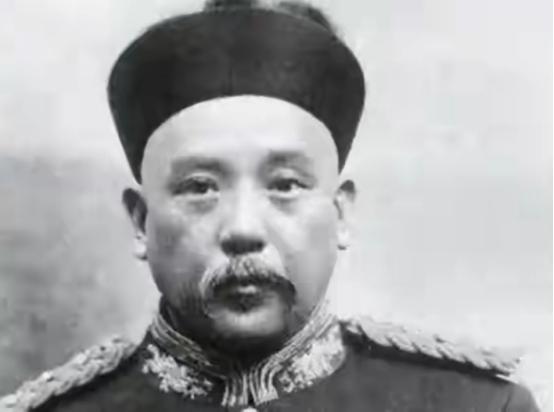 1951年，新中国都快两年了，沈阳造币厂却接到个绝密任务：重新铸造印着袁世凯头像