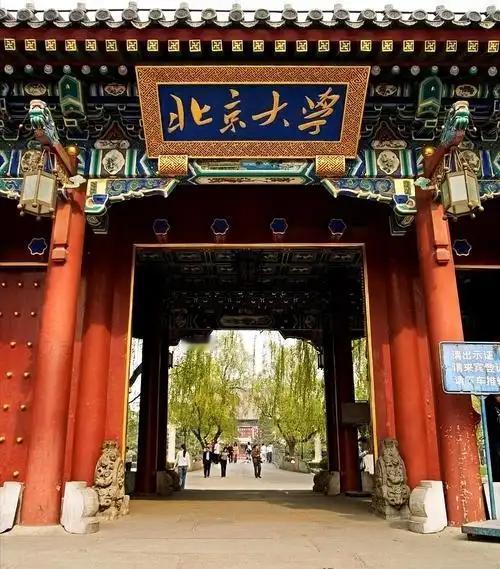 嫌民办本科学费贵？那是因为你没算明白这笔账！公办一年学费5000，民办普遍2.8