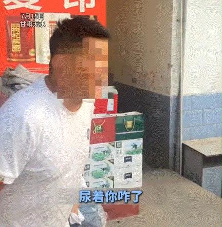 “熊孩子背后，总有一个熊家长”。甘肃天水，一男子带着女友外出旅游，结果二人等车期
