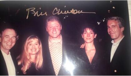 犯了错，还骄傲地展示情怀——比尔·克林顿成为40多年来第一位在国会作证的现任或前