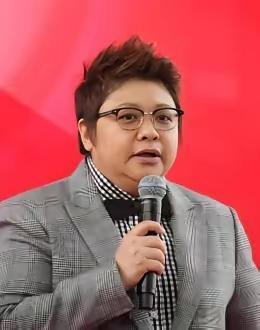 韩红啊韩红，你要真没钱就别捐了吧，这1000万一捐，你那200多个小孩得勒紧裤