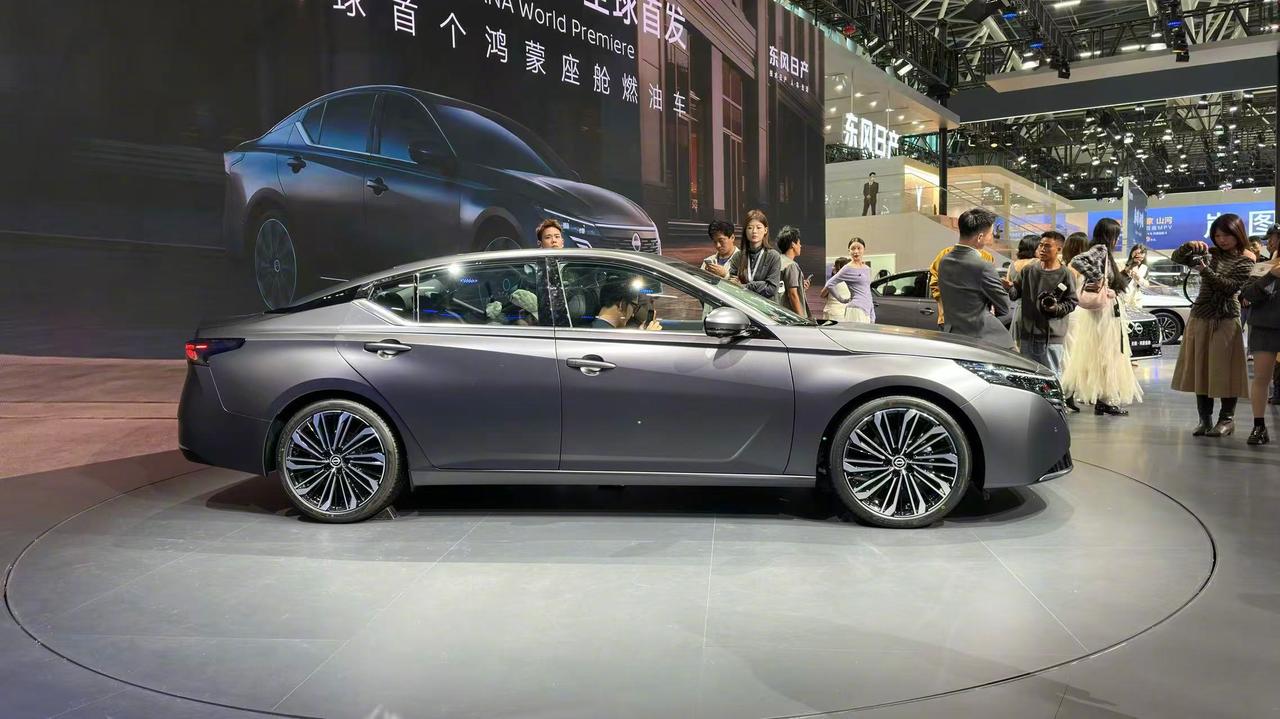 东风日产天籁·鸿蒙座舱正式上市，定位“燃油智能第一车”，限时诚意价12.99万元