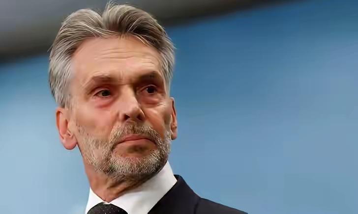 你们知道德国为什么最近敢肆无忌惮地挑衅中国？原因其实很简单，就是因为中国太仁慈、