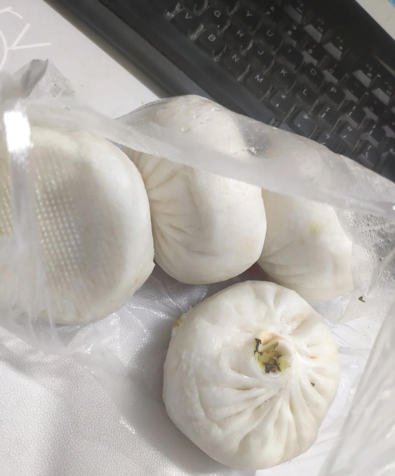 四个包子就是一天的饭，有谁跟我一样我176的身高，体重67公斤，想减肥