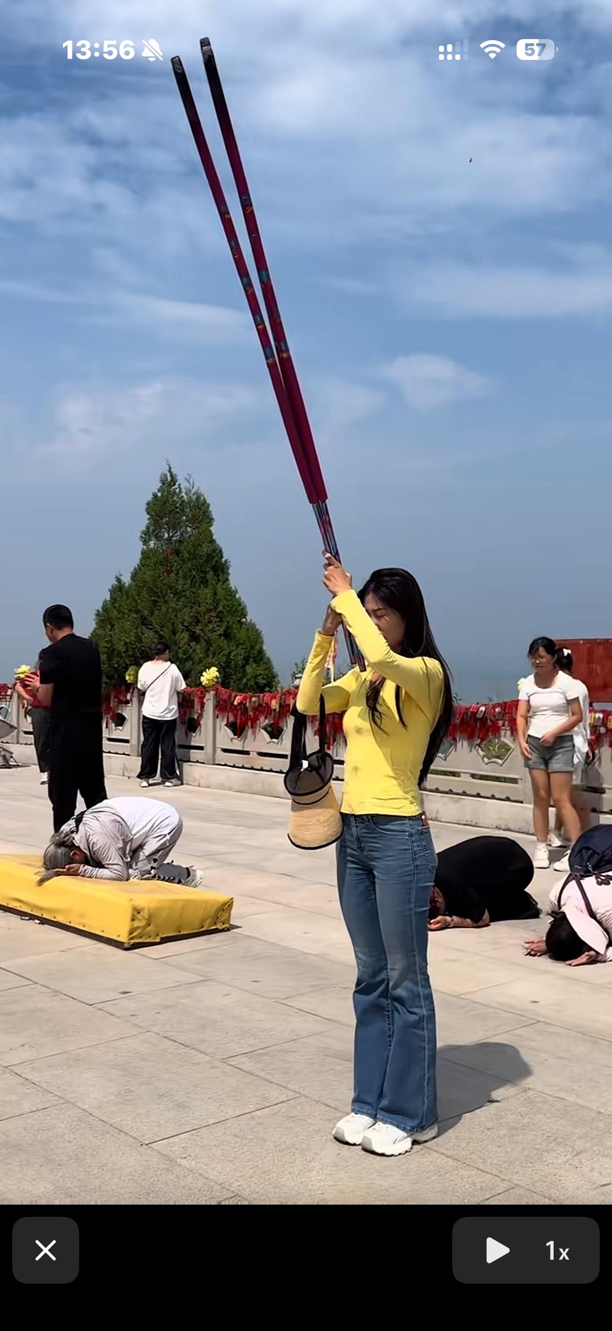 姑娘这次诚意满满，月老他老人家会被感动的热泪盈眶赐她今年一定会喜结良缘，幸福万