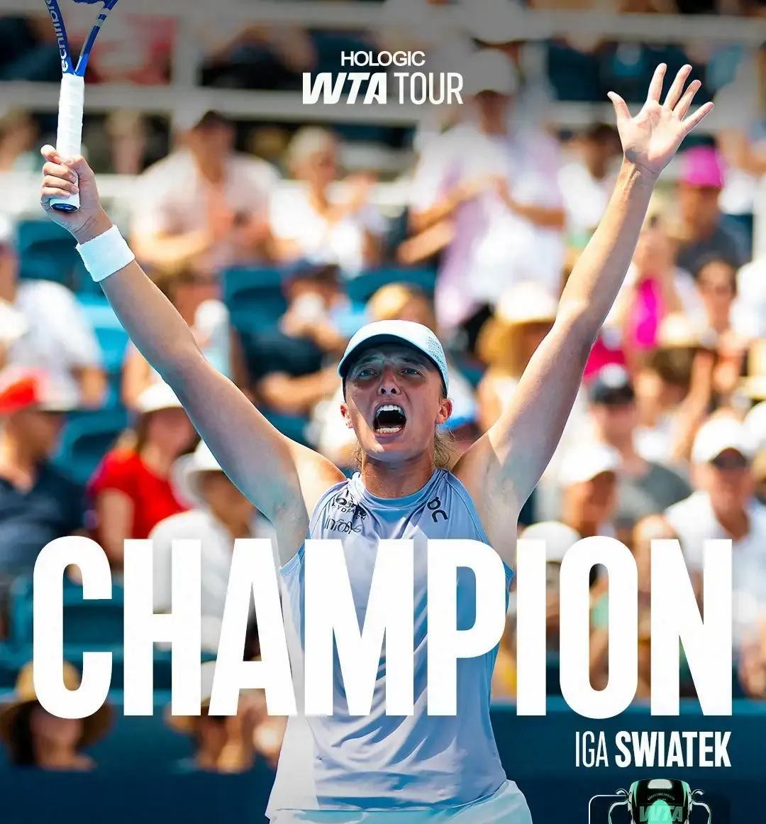 WTA1000辛辛那提站决出男女单打冠军，男单决赛，辛纳对阵阿尔卡拉斯，在开场后