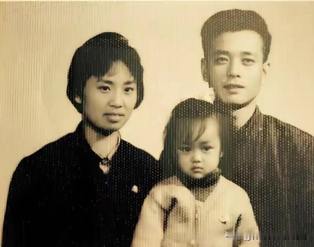 如果想生一个漂亮的女儿，那么爸爸的颜值至关重要。演员如萍就是因为爸爸很帅气，所以