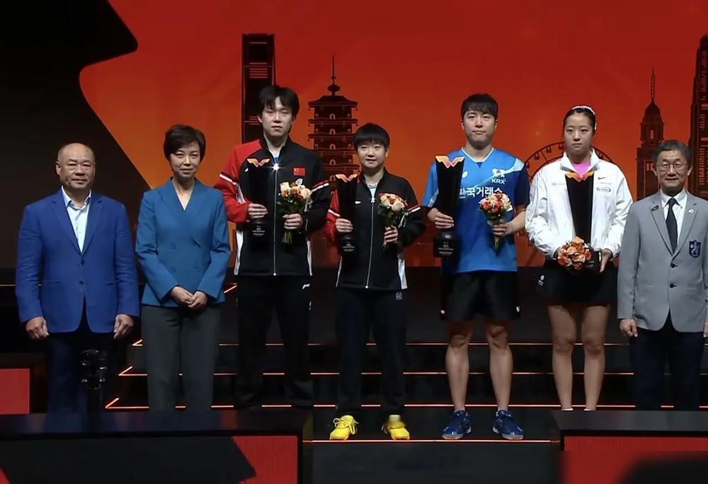 今晚的莎莎真的，又心疼又揪心！​本来满心期待她能站上最高领奖台，因为受伤只拿