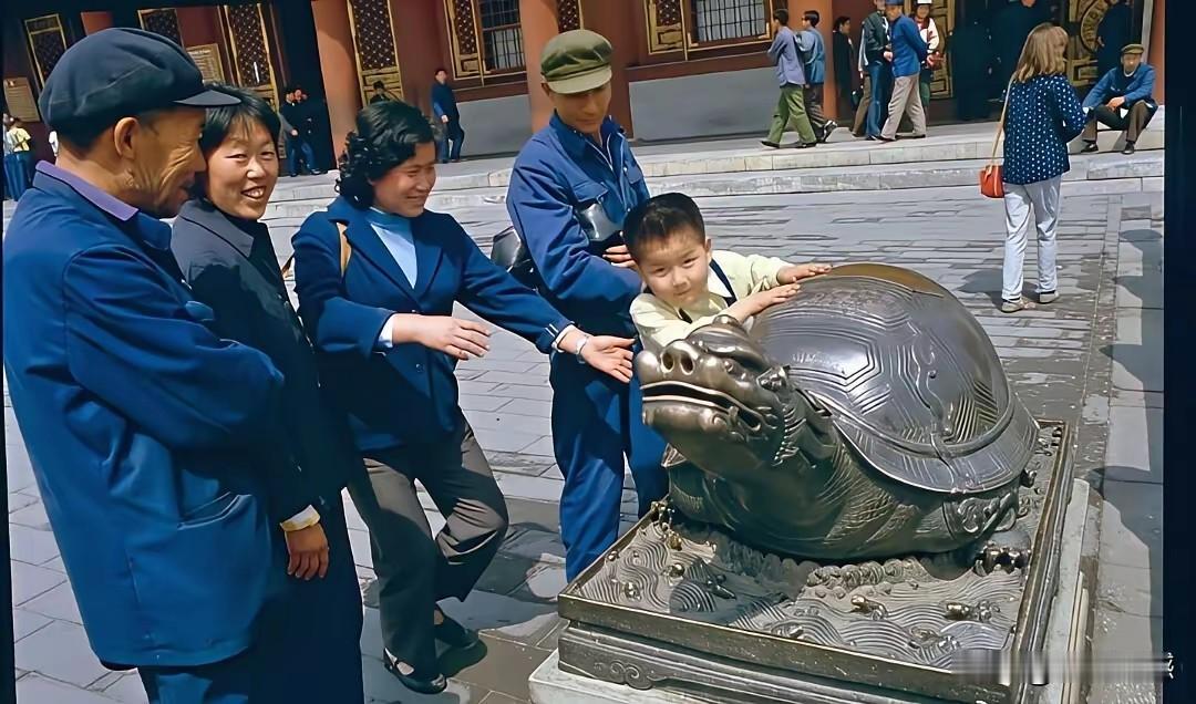 40年前，也就是在一九八四年的时候，那时候出来旅游的人非常少，当时到北京故宫来旅