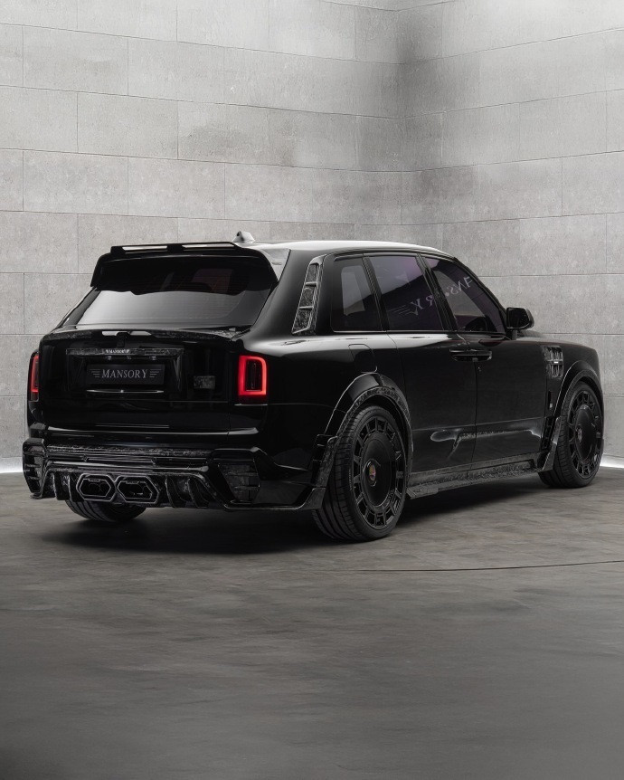 2025年款的劳斯莱斯Cullinan，是由MANSORYAtelier