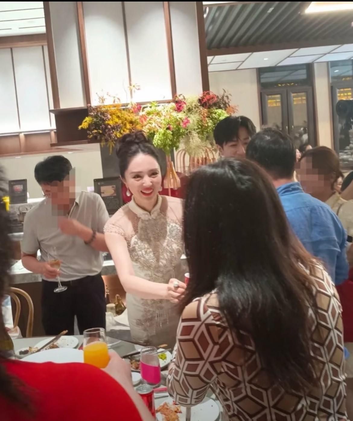 董璇起码也不用公婆催生了，因为张维伊父母都不在，张维伊过年也不用一个