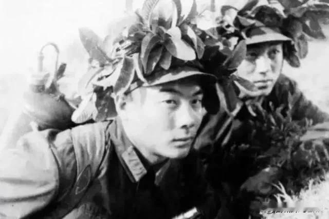 1985年，安徽21岁战士胡兴龙壮烈牺牲，战友方海鹰放弃上军校，替他尽孝，父母感