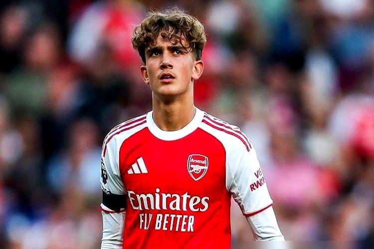 只看上半场，曼城简直是冠军，能甩开阿森纳13分！可足球偏要踢满90分钟。算上