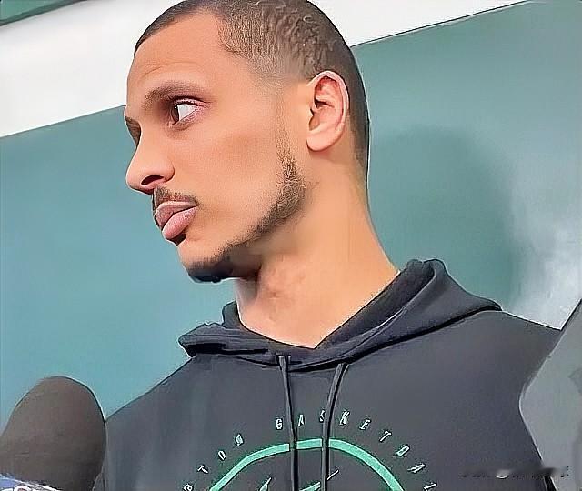 绿军主帅马祖拉发话了！马祖拉在今日接受采访，被问到塔图姆是否接近从伤病中复出