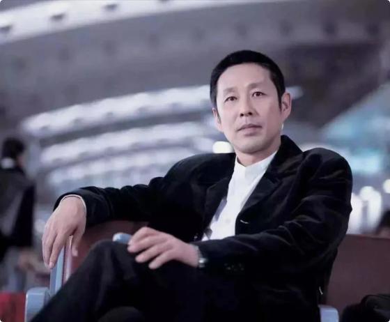 陈道明曾说过一段非常现实的话：“在养老院有个真相，被送进养老院的老人，最后只有这