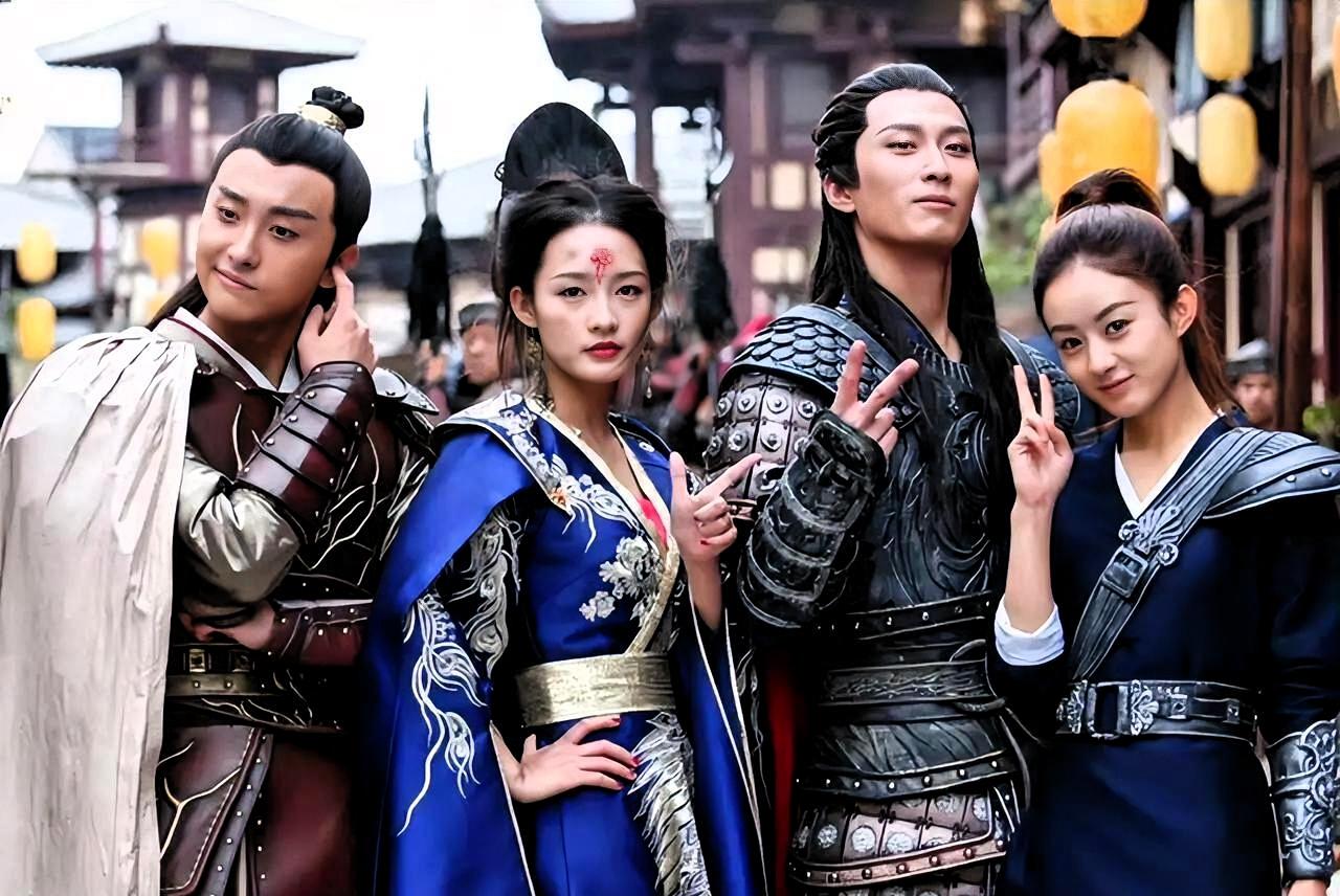 刚刷到《楚乔传》全员下场的截图，愣了两秒。赵丽颖工作室翻出旧采访配文“时光往复不