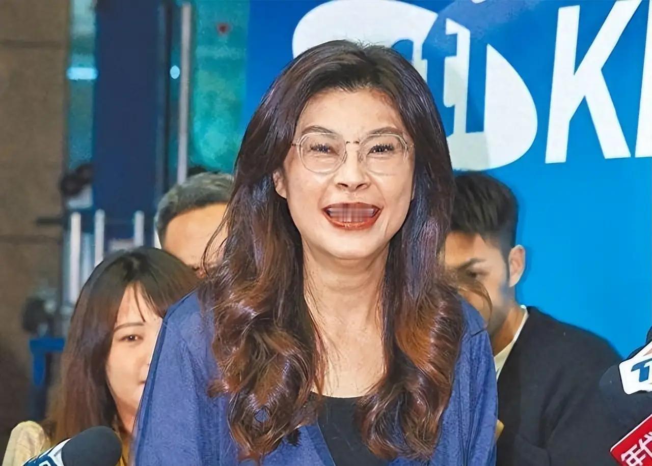 郑丽文韩国瑜联手清党。国民党终于姓郑了？这事挺有意思。表面看是党内整顿。