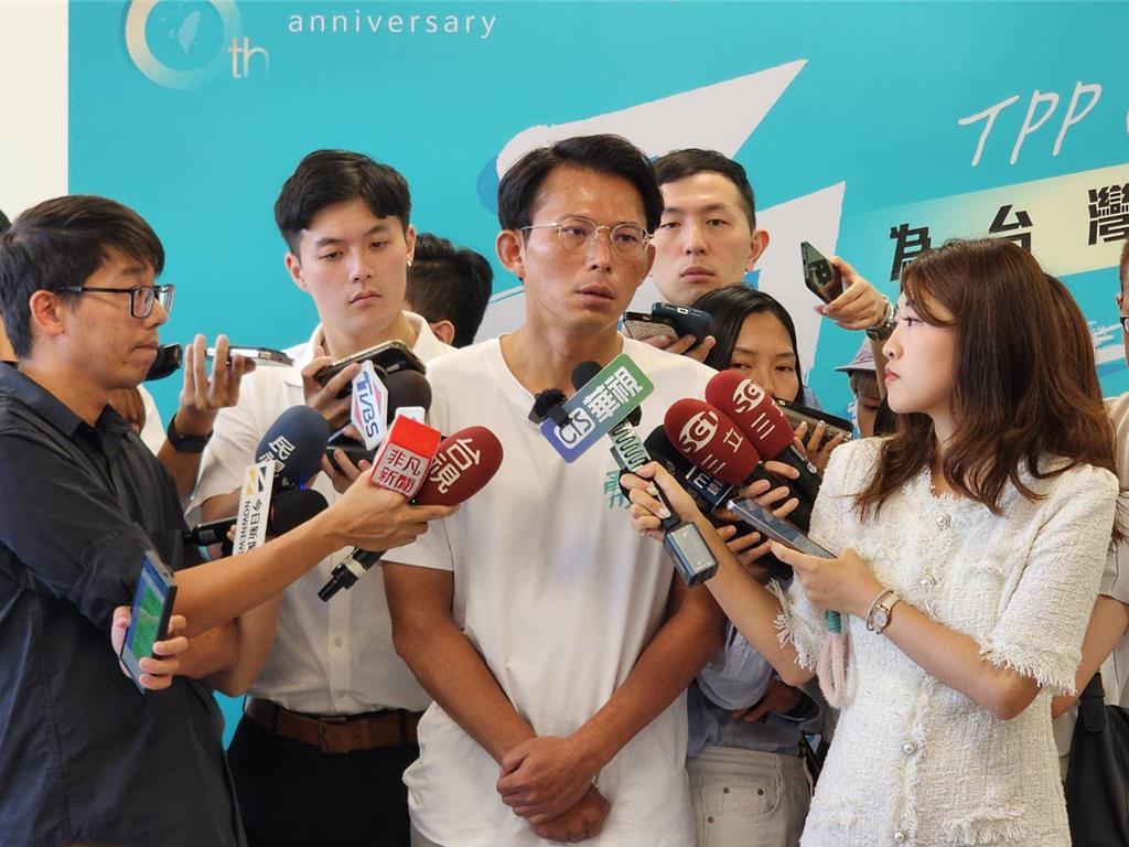 民众党立委两年条款，林富男阻止表决，黄国昌拍板维持不变。今天民众党召开党代表大