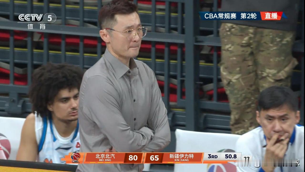 新疆伊犁特主帅刘炜真是一筹莫展！在今天新疆伊犁特客场挑战北京北汽的比赛中，当时比