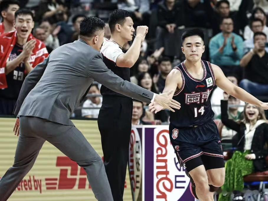 说实话，这三人离开广东队才能打出身价:1.张文逸--26岁身高1.94