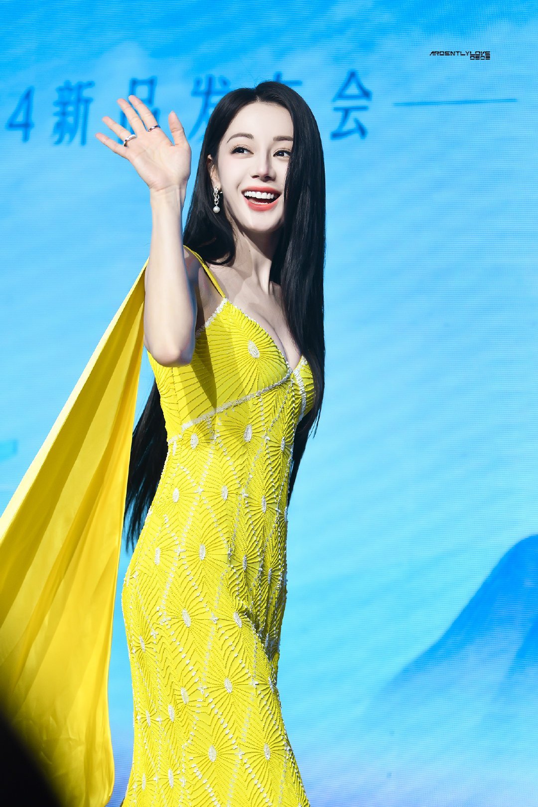 迪丽热巴功夫女足优雅知性明媚动人💛