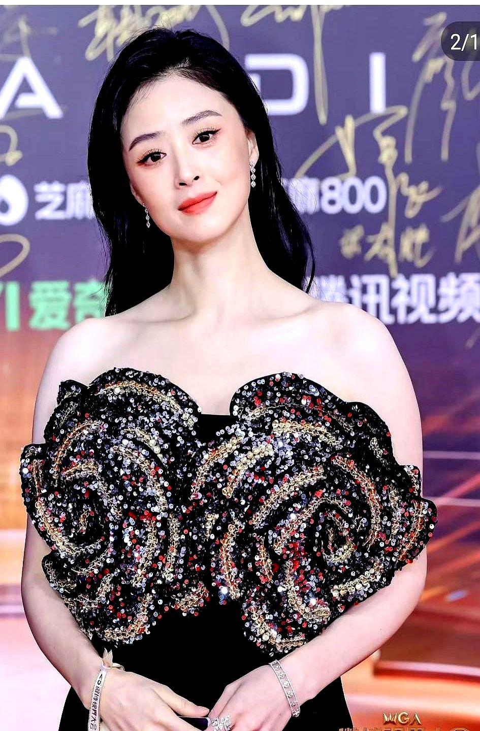 临时插队的《小日子》，三天把央视八套同时段收视抬到1.8%，微博话题从2亿飙到5