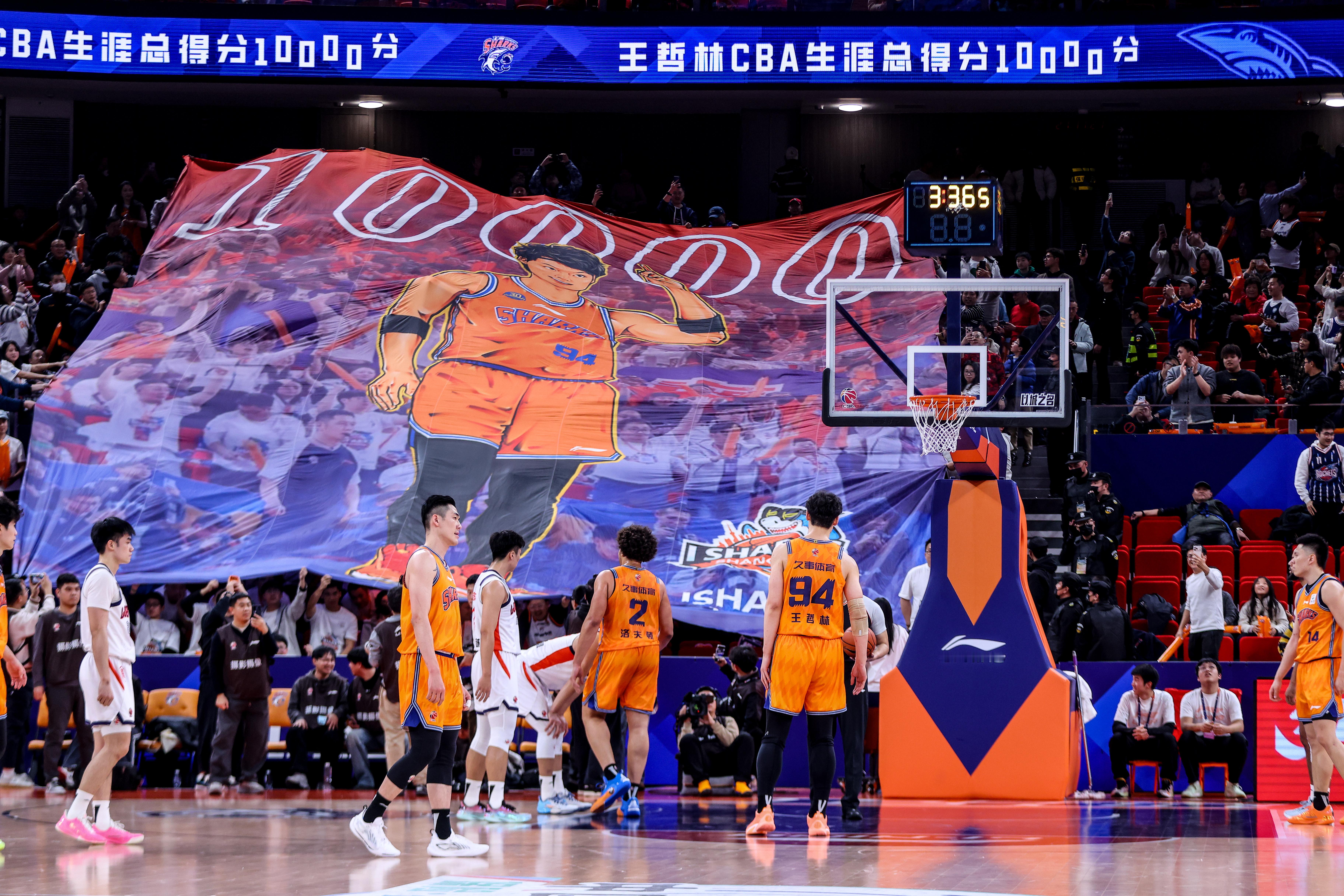 通常来说，类似“万分先生”的时刻通常会有一些仪式，像刘炜的万分时刻，裁判第一时间