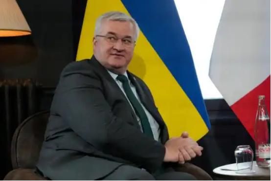 就在4月21号，乌克兰已经找土耳其帮忙了，想让他们牵头，让泽连斯基和普京坐一起聊