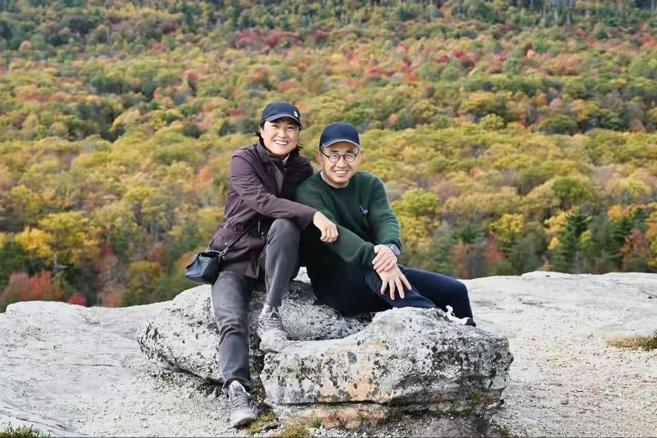风云散尽，曾经的全国性地产巨商中，现在处境最好的应该算是潘石屹了。李嘉诚说“不赚