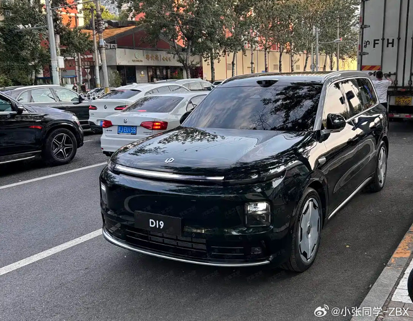零跑旗舰——零跑D19无伪装实车被拍到了，不是在杭州，是在北京...这你受得了吗