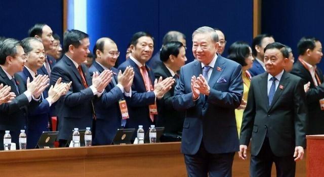 会期缩短比较罕见，越共新闻公报显示，越共十四届一中全会将于23日召开，大会闭幕时