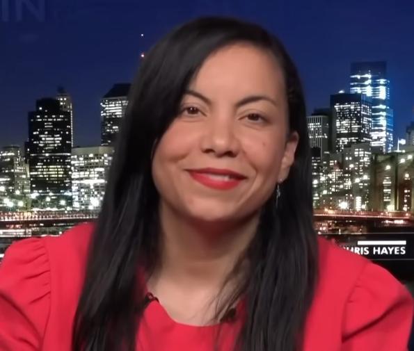 美国中期选举风向标定了！激进派爆冷赢下摇摆区，特朗普遭迎头痛击？美国中期选举