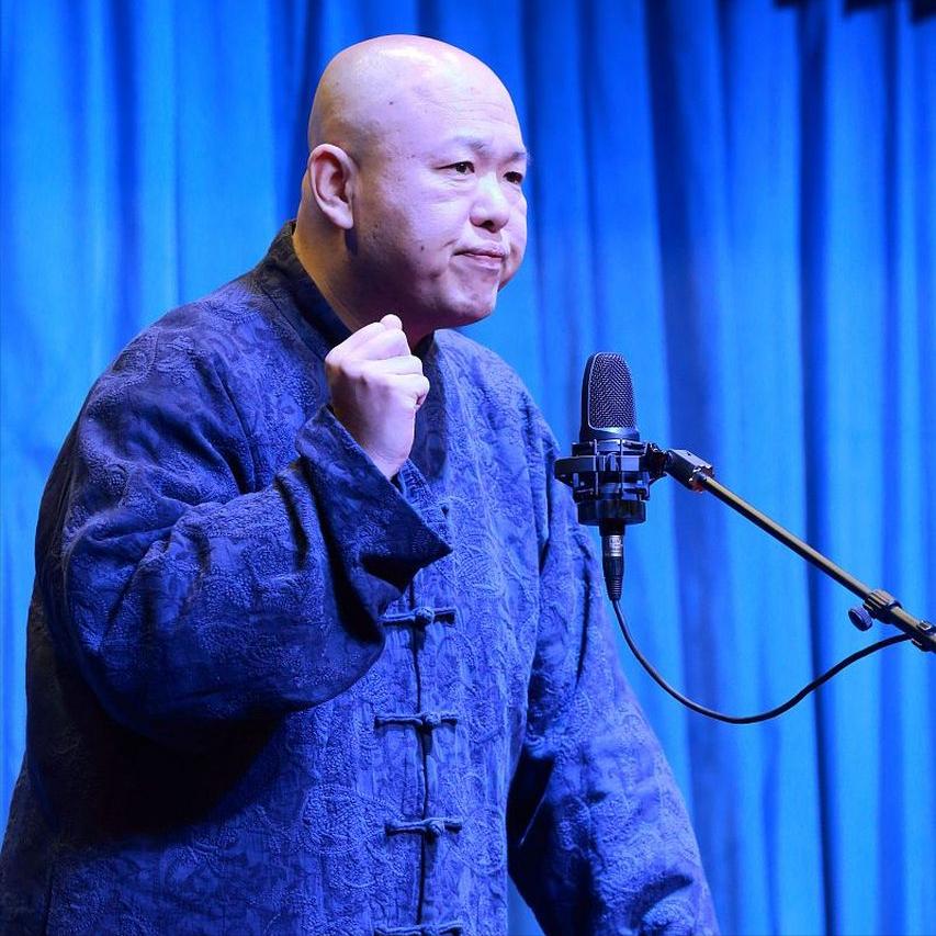 相声演员李菁说，一零年的时候，我也说评书，王玥波也说，都在宣南书馆，我没有坚持下