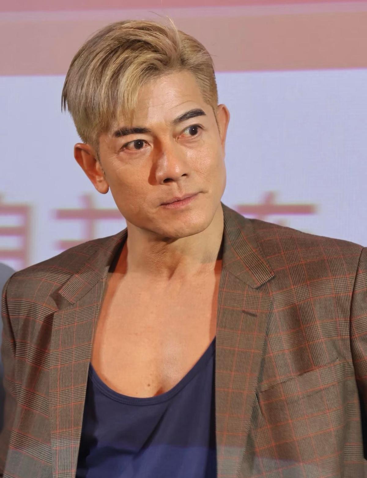 六十岁还被问要不要再生，郭富城笑了：“不是要凑四口之家，是嫌家里太安静。”他