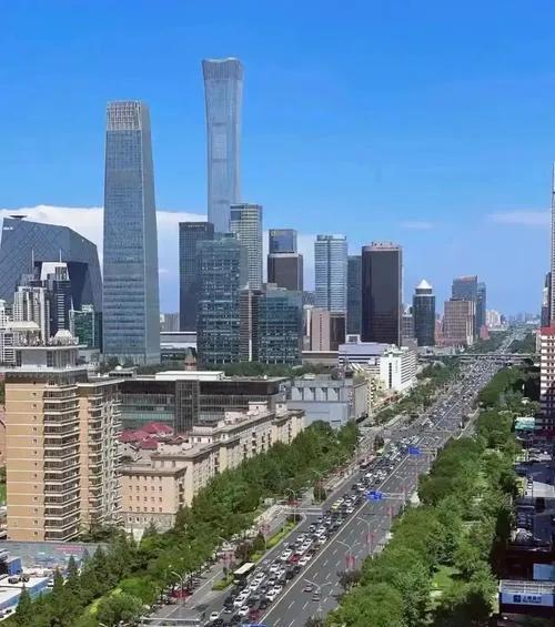 北京经济发展够好吧？2024年人均GDP达到22.8万元，仅次于澳门和香港，在全
