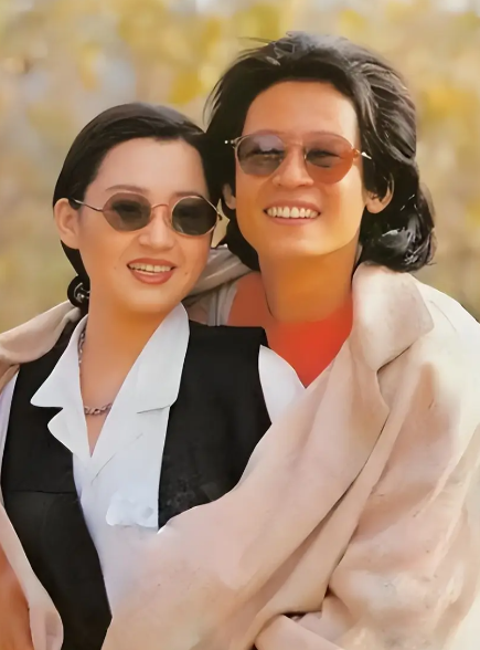 1994年，王志文撅走了尤勇智的女朋友许晴，尤勇智痛哭流涕来到葛优家说:“兄弟，