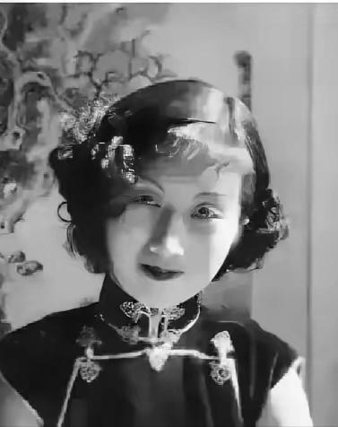 1927年，美女画家周炼霞结婚，老公出门就人间蒸发。35年后，她突然收到封“