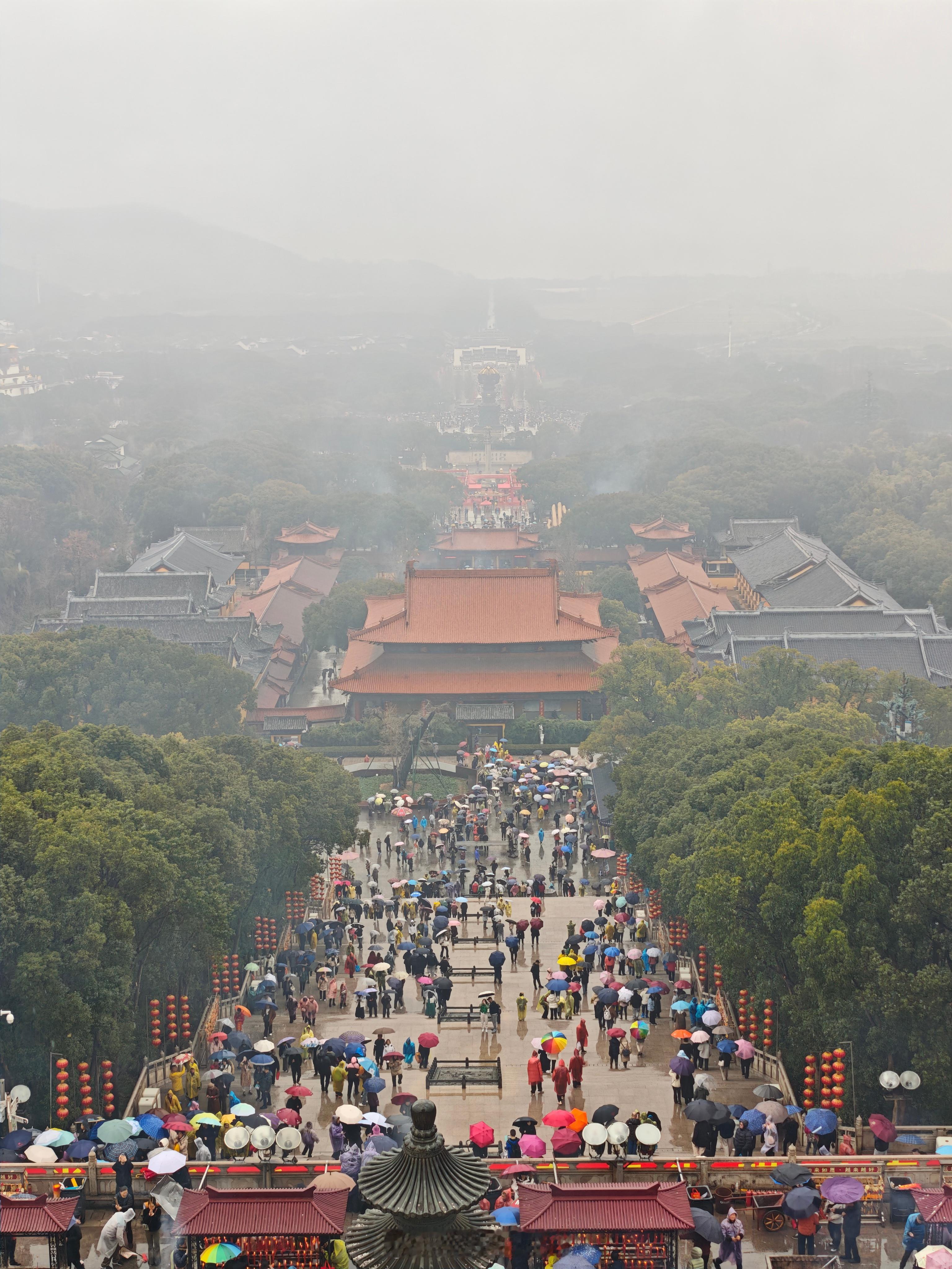 正月初三扫一扫今天一大早出发无锡，到灵山大佛玩天空有点不做美，从小雨变成了中雨