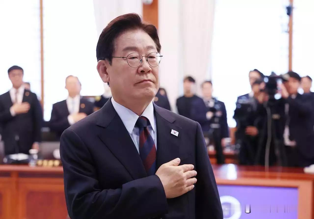26日，韩国总统李在明表示，唯有秉持自主国防意志，才能赢得伙伴尊重、巩固韩美同盟