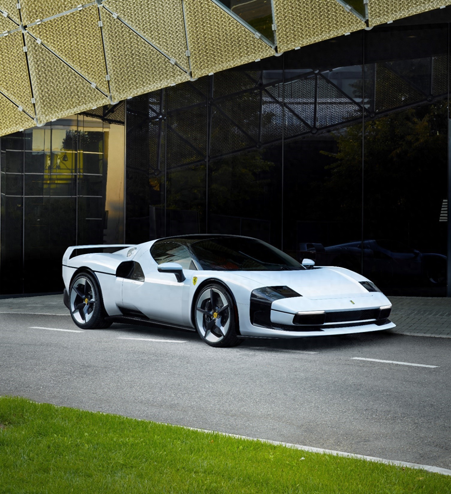 法拉利SC40官图，融合F40复古风全新One-Off车型以法拉利296GTB