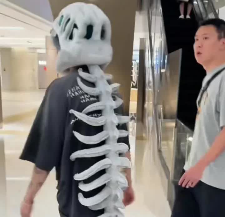 终于知道，关晓彤离开他的主要原因了。35岁的年纪，应该是结婚生子的大好年华，