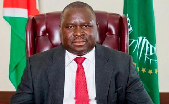 “都怪我老妈”纳米比亚执政党议员阿道夫·希特勒再次在其选区参加选举，此前他已在该