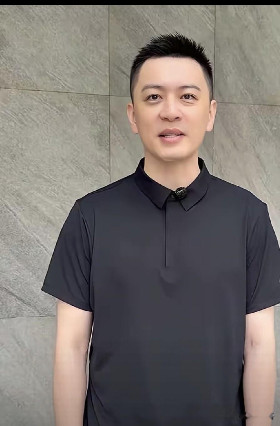 人光长的漂亮，没用！人呐，不光长的漂亮，事儿也得做的漂亮。杨明为灾区捐款，球
