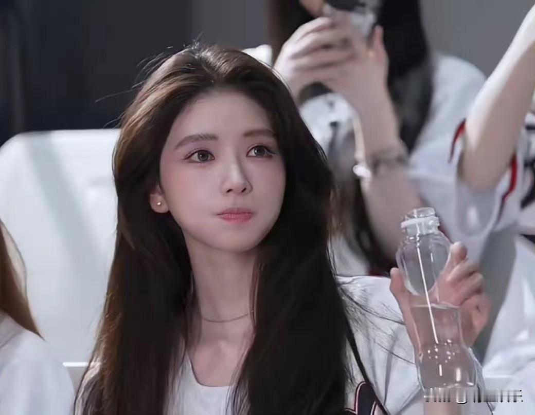 angelababy的代餐出现了果然内娱最不缺的就是年轻貌美的女孩子。