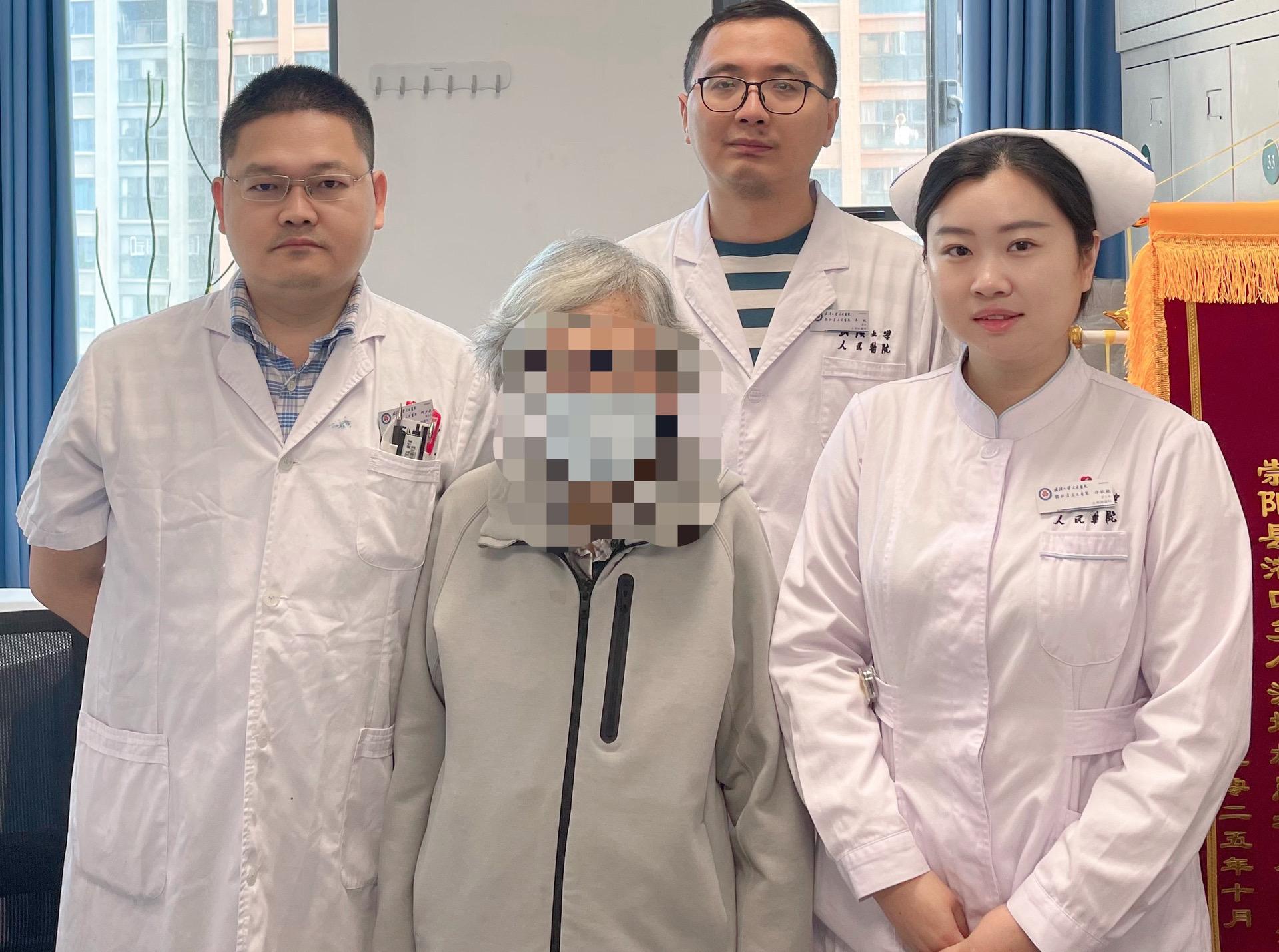高龄局部晚期-直肠癌治愈后9年。患者，女，局部晚期直肠癌，经过手术，放...