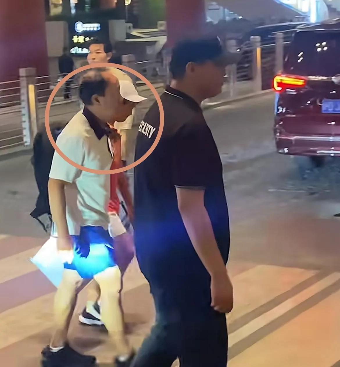 谁能想到，当年17岁就拿下法网冠军的张德培，如今居然老成这样了！ 当年拍飘柔