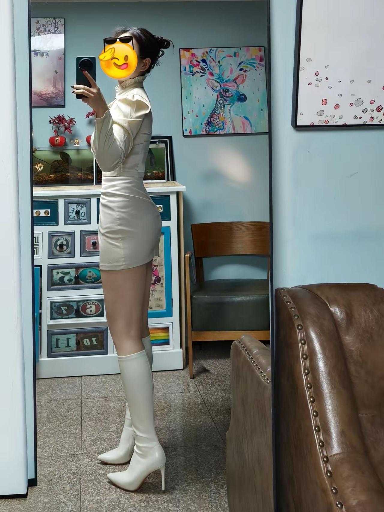 白靴子穿搭六图你选图几。ootd女生穿搭御姐白色高跟长筒靴御姐穿搭靴子