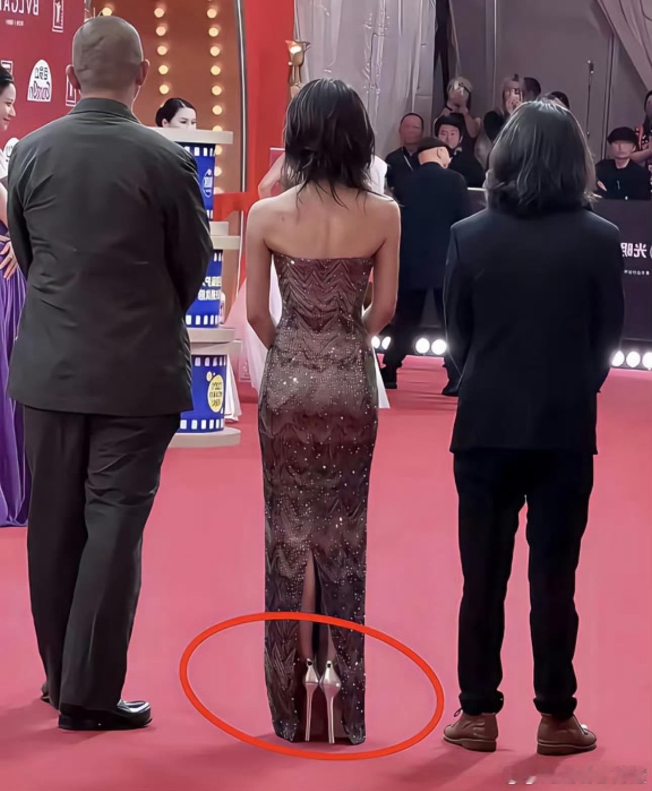 这是张子枫的高跟鞋👠​​​